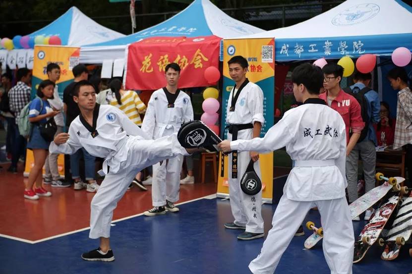 https://mmbiz.qpic.cn/mmbiz_jpg/mFmEZOyXqqKcz2eYYUibuXh8icqpBOysN7zF0zKOZic2zfcnGsbX94E2yibR0Mxuib776R9RscaMQDIRP7ClfuNsvdQ/640?wx_fmt=jpeg&wxfrom=5&wx_lazy=1&wx_co=1